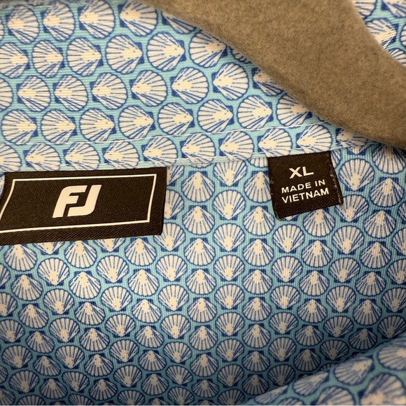 FootJoy Light Blue Performance Golf Polo with Sea Shell Pattern Size XL EUC - Picture 3 of 6